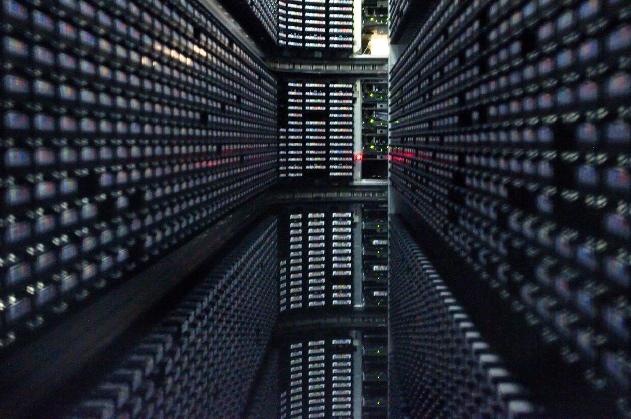 Interior of StorageTek tape library at NERSC (2),  Foto: Wikimedia Commons, Derrick Coetzee